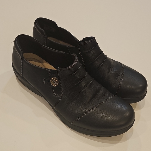 Clarks Black Leather Slip-On Flats Women's Size 9 - Picture 2 of 8